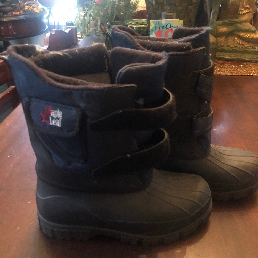 Boys Black Winter Boots. Size 5. Single Mom Breast Cancer Fundraiser.